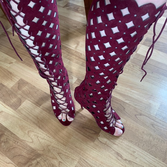 JUST FAB Saucy Burgandy Saucy Boot Heel👠 - Picture 5 of 8